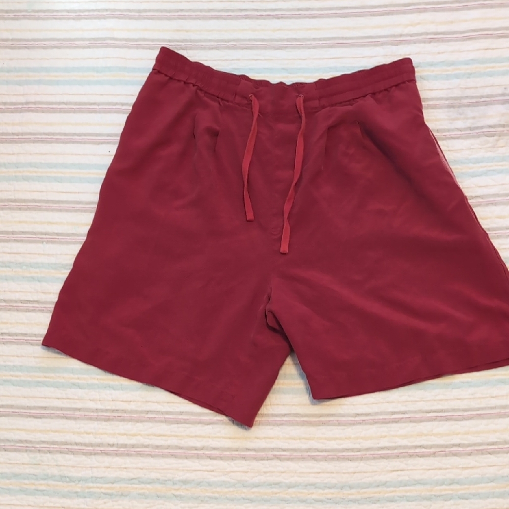 🌼Gloria Vanderbilt Silk Rosy Red Shorts